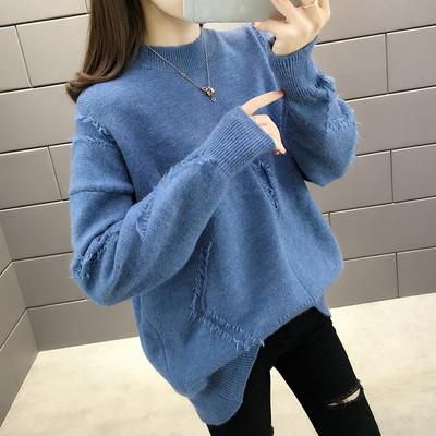 Női pulóver ovális nyakkivágással és rojtokkal