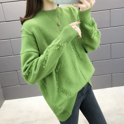 Női pulóver ovális nyakkivágással és rojtokkal