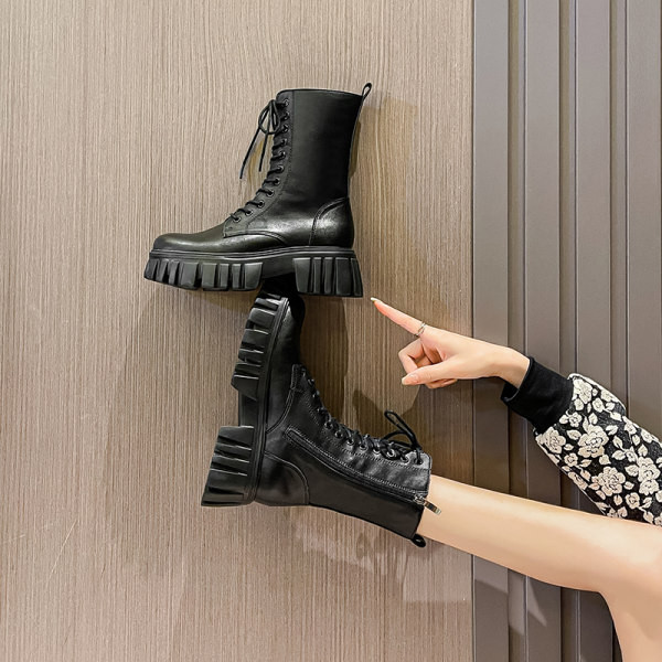 Női bőrcsizma fűzővel és oldalsó cipzárral