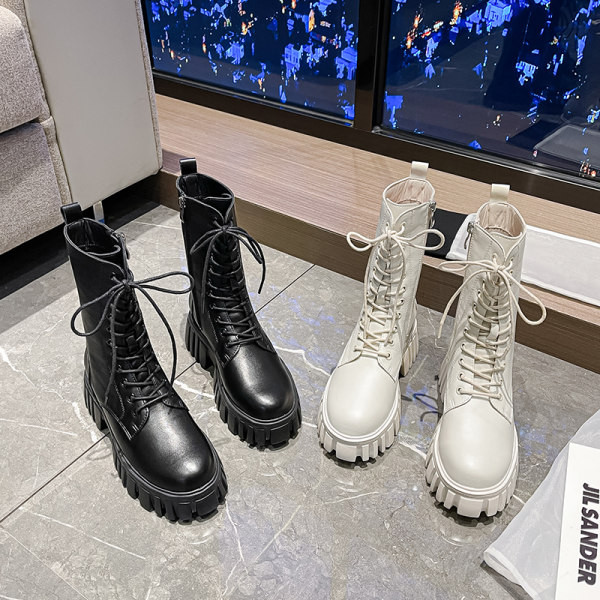 Női bőrcsizma fűzővel és oldalsó cipzárral