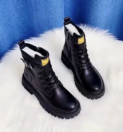 Női csizma magas talpú fűzővel, cipzárral