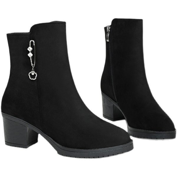 Velúr női csizma fém díszítéssel, 5 cm vastag sarokkal