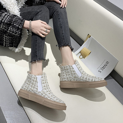 Modern női lekerekített csizma lapos talppal