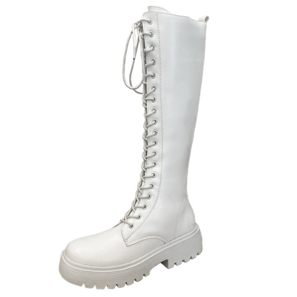 Öko bőrből készült női csizma fűzővel, durva talppal