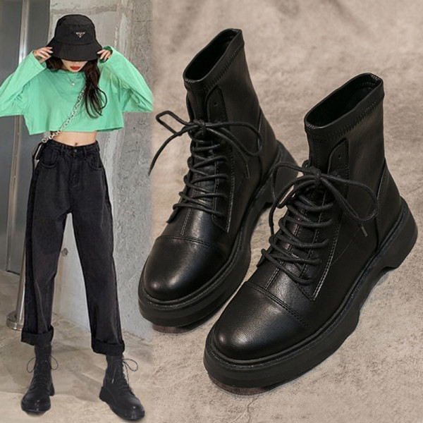 Fűzős női csizma - fekete színű