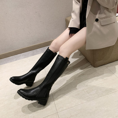 Női csizma fekete színben - műbőr