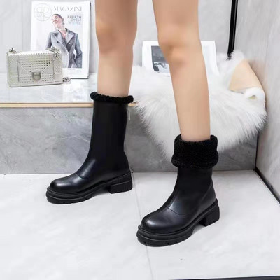 Női alkalmi csizma meleg béléssel és cipzárral