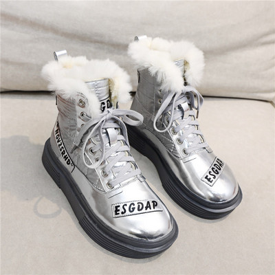 Modern női csizma lapos talppal és meleg béléssel