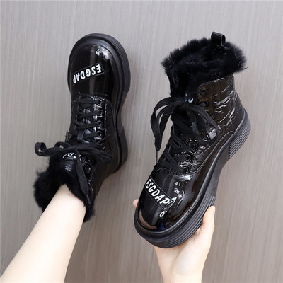 Modern női csizma lapos talppal és meleg béléssel