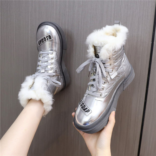 Modern női csizma lapos talppal és meleg béléssel