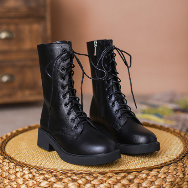 Bőr csizma fűzővel