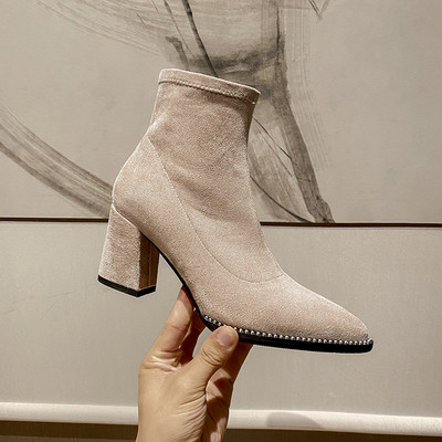 Modern női csizma eco velúrból, vastag sarkú