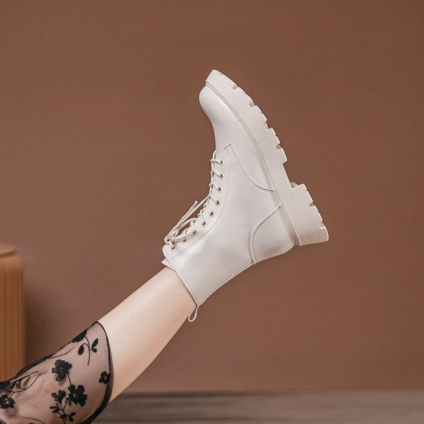 Női bőrcsizma fűzővel - két színben