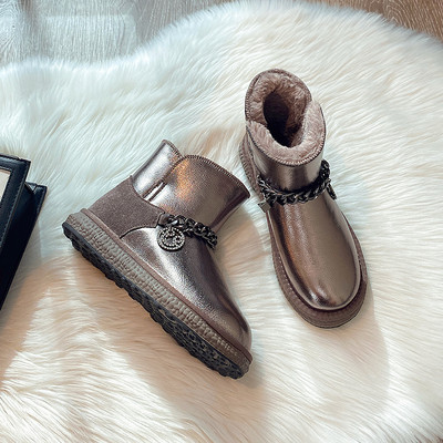 Női csizma két modell fém lánccal és csattal