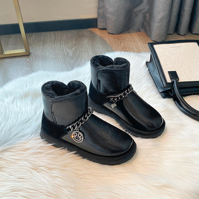 Női csizma két modell fém lánccal és csattal