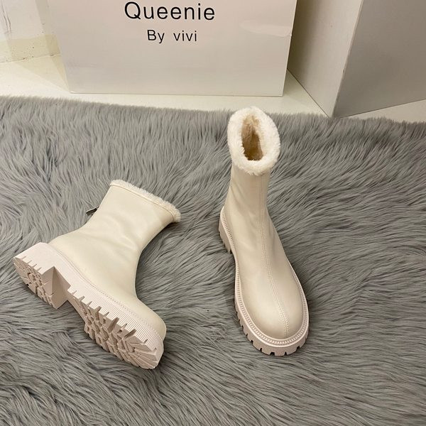 Modern női bőrcsizma bolyhos, lekerekített mintával