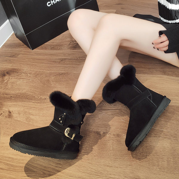 Alkalmi női csizma csattal és pehellyel