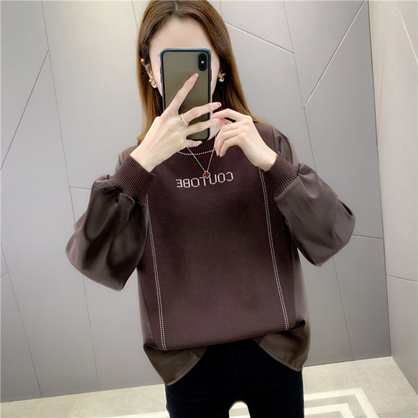 Modern női pulóver ovális nyakkivágással és hímzett felirattal