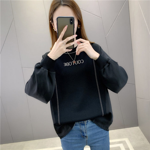 Modern női pulóver ovális nyakkivágással és hímzett felirattal