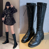 Női térdig érő csizma fűzős - retro stílusú