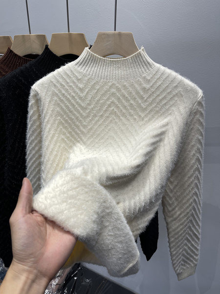 Női pulóver puha béléssel és magas gallérral