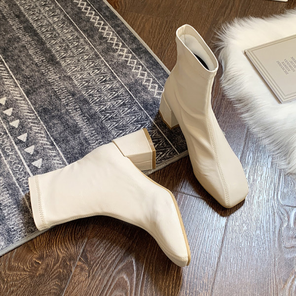 Öko bőrből készült női csizma vastag, négyzet alakú sarokkal 6 cm