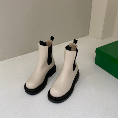 Alkalmi női kerek csizma műbőrből, durva talppal