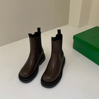 Alkalmi női kerek csizma műbőrből, durva talppal