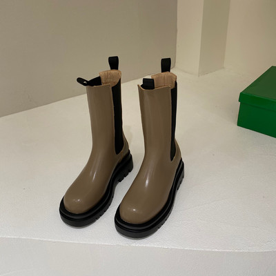 Alkalmi női kerek csizma műbőrből, durva talppal