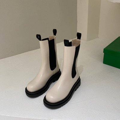 Alkalmi női kerek csizma műbőrből, durva talppal