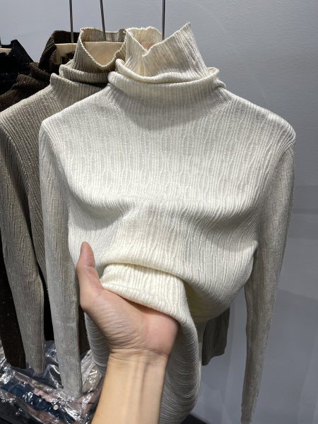 Modern női pulóver fényes részecskékkel és magas gallérral