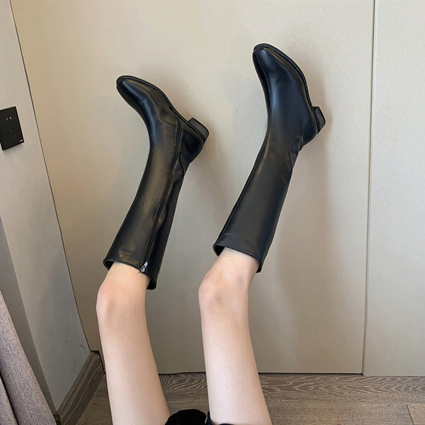 Női téli csizma cipzárral