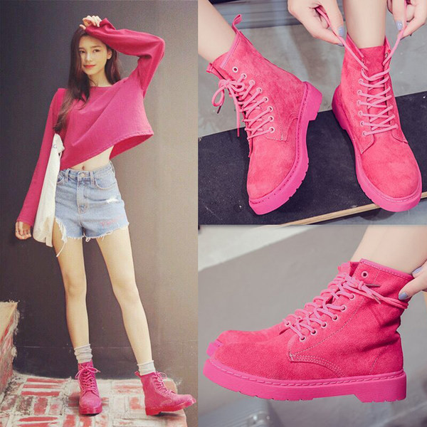 Modern női csizma pehely és fűzővel