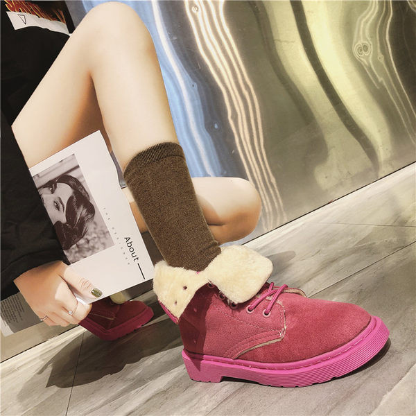 Modern női csizma pehely és fűzővel