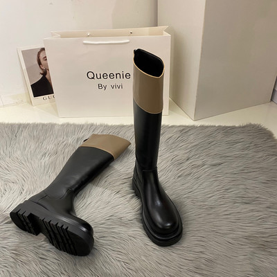 Lapos talpú női bőrcsizma