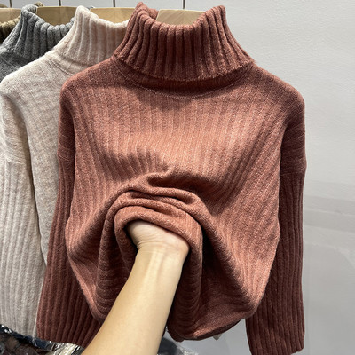 Női kordbársony pulóver magas gallérral