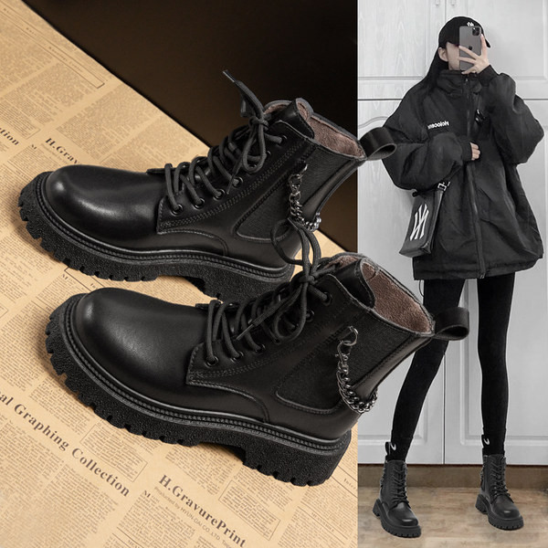 Fekete női bőrcsizma lánccal