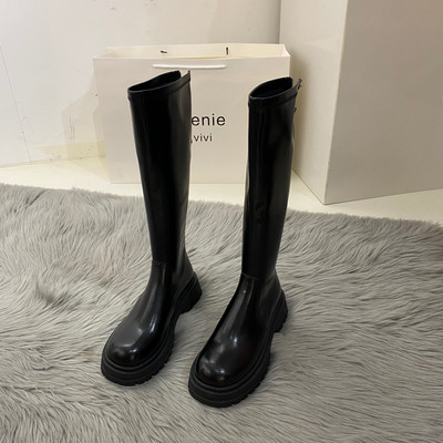 Női bőrcsizma durva talppal