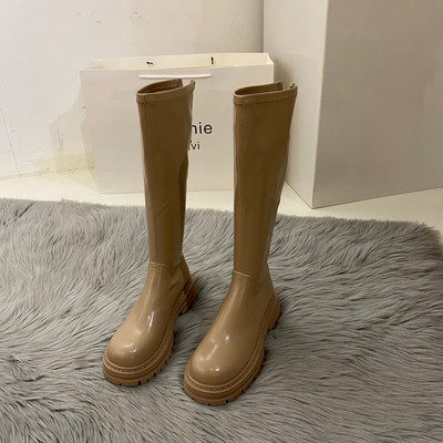 Női bőrcsizma durva talppal