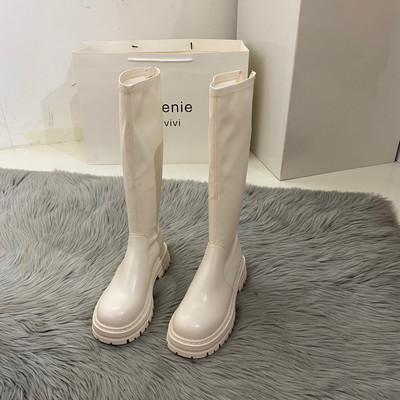 Női bőrcsizma durva talppal