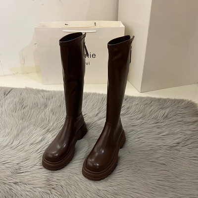 Női bőrcsizma durva talppal