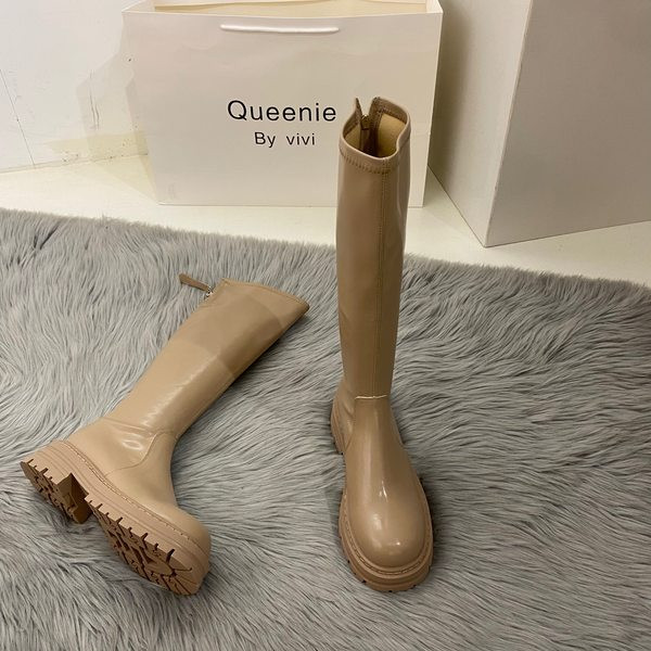 Női bőrcsizma durva talppal