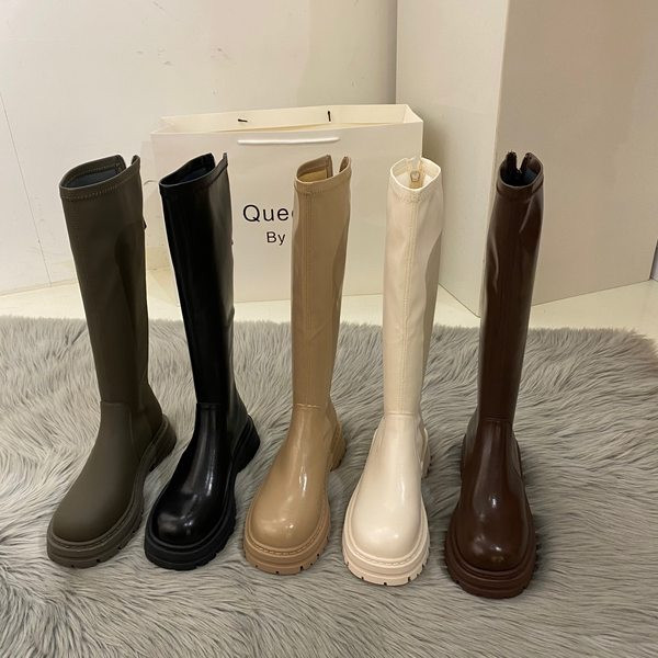 Női bőrcsizma durva talppal