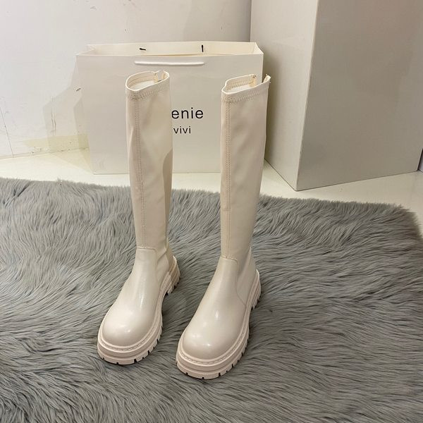 Női bőrcsizma durva talppal