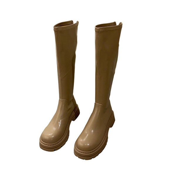 Női bőrcsizma durva talppal