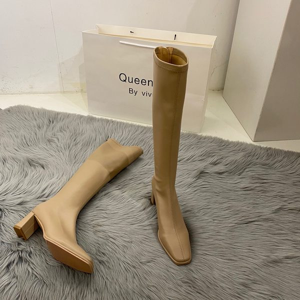 Stílusos női bőrcsizma 5,5 cm-es sarokmagassággal