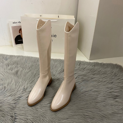 Modern női csizma hegyes modell