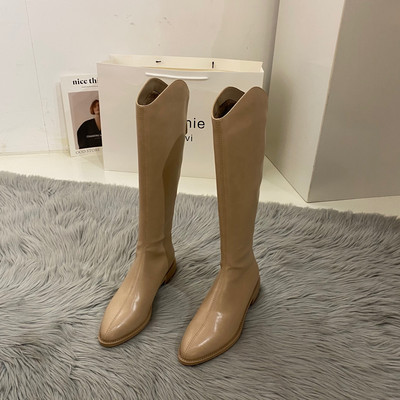 Modern női csizma hegyes modell