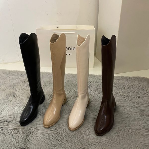 Modern női csizma hegyes modell