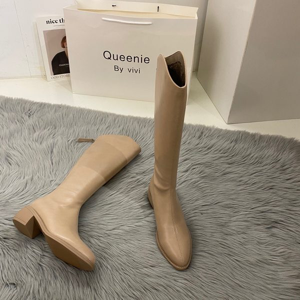 Modern női csizma hegyes modell